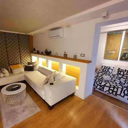 Penthouse Lux بلغراد